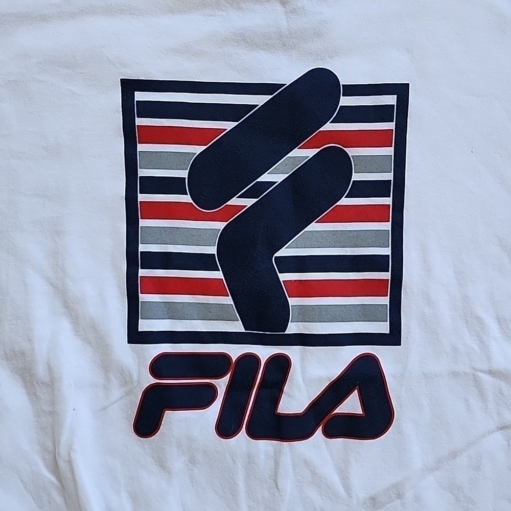 NWT Cropped Fila Tshirt Sz Medium - Picture 2 of 3